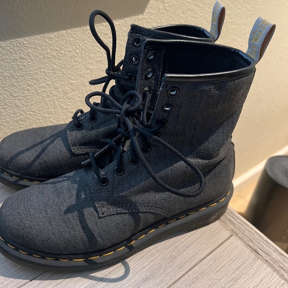 Dr Marten Boots size 7 - Picture 2 of 4